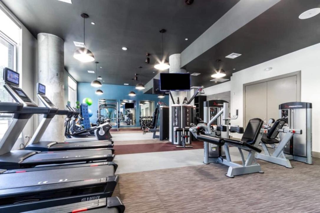 Downtown Apt Free Parking - Pool - Gym - Fully Kitchen Houston Esterno foto