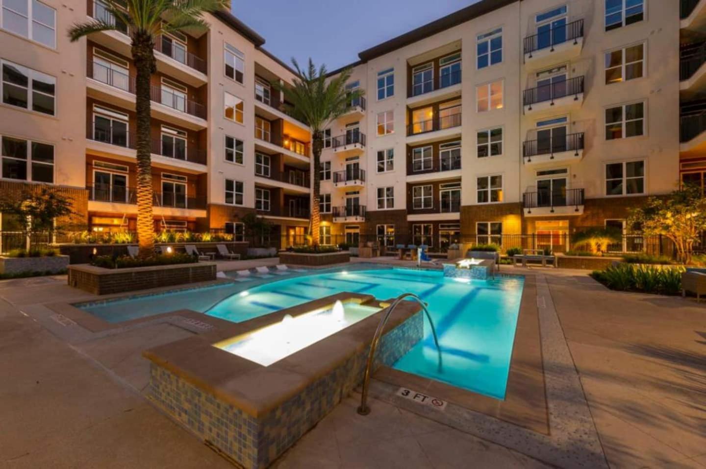 Downtown Apt Free Parking - Pool - Gym - Fully Kitchen Houston Esterno foto