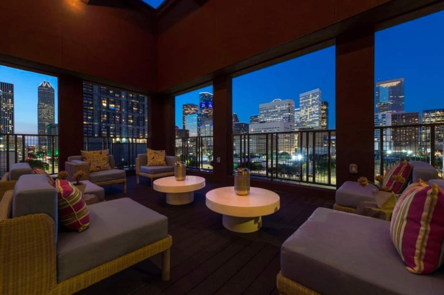 Downtown Apt Free Parking - Pool - Gym - Fully Kitchen Houston Esterno foto
